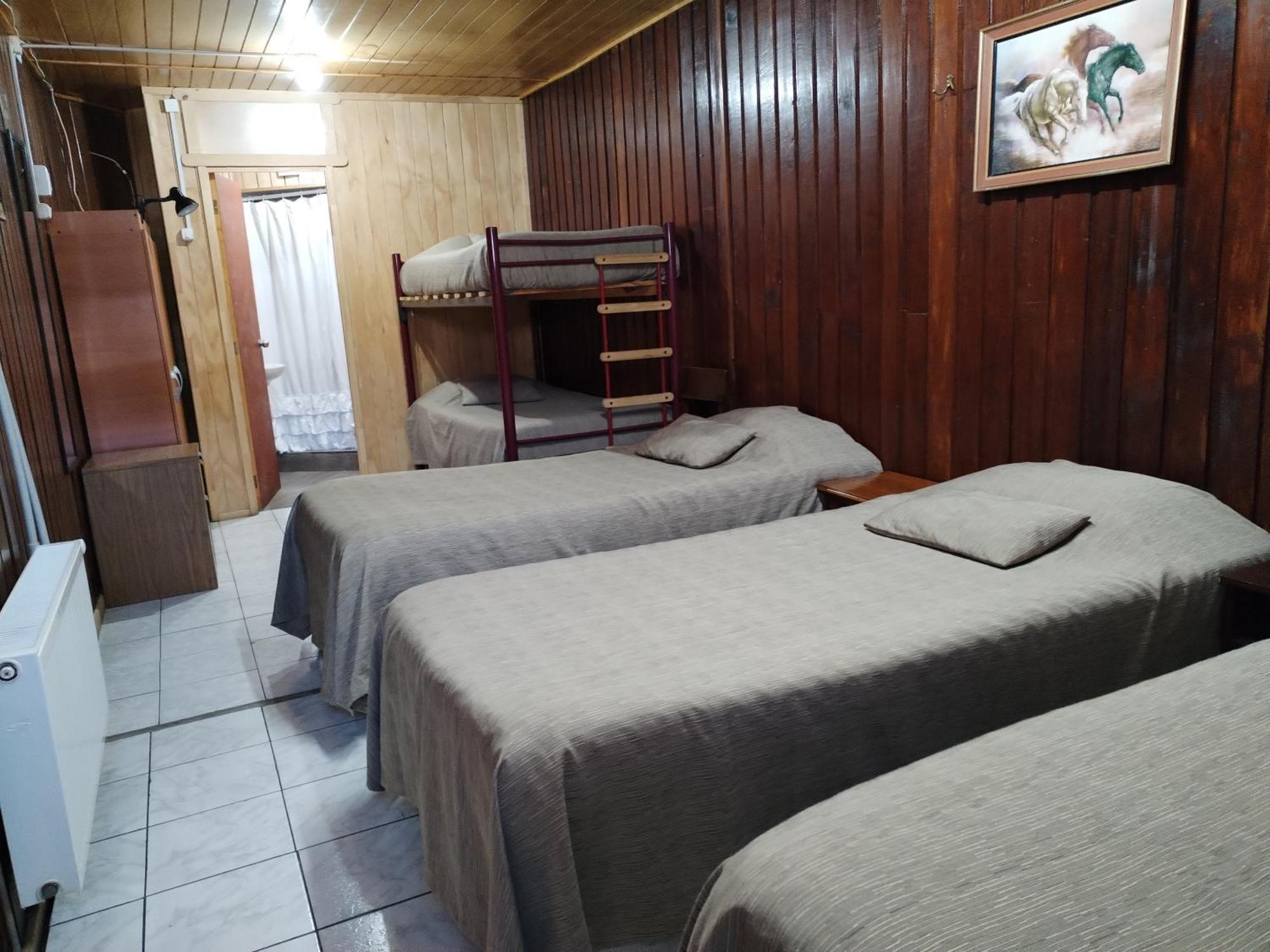 Hostal Copiapo Puerto Montt Rum bild